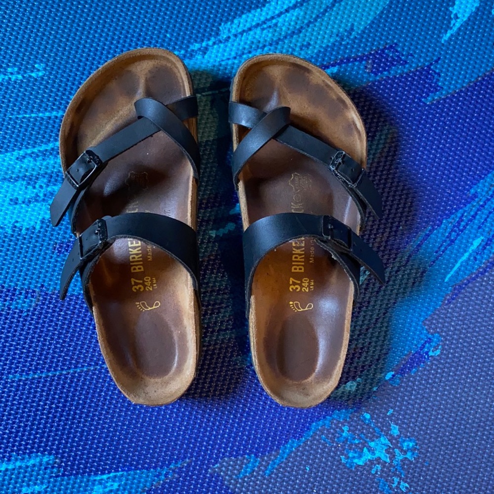 Black strappy Birkenstock’s